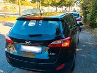 Gebraucht Hyundai i30 Trend 99 PS (72 kW) 2012 Schwarz Kombi