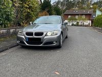 Gebraucht BMW 318 140 PS (102 kW) 2011 Grau Limousine