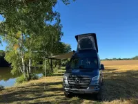 Gebraucht Mercedes Sprinter 190 PS (139 kW) 2025 Grau Van