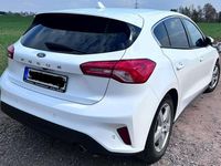 Gebraucht Ford Focus Titanium 120 PS (88 kW) 2018 Weiß Limousine