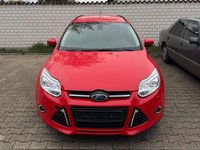Gebraucht Ford Focus Trend 105 PS (77 kW) 2014 Racerot Kombi