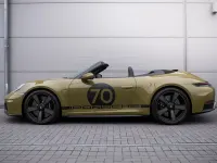 Neu Porsche 992 485 PS (356 kW) 2025 Grün Cabrio