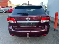 Gebraucht Toyota Avensis Life 150 PS (110 kW) 2014 Rot Kombi