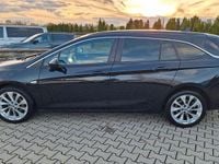 Usado Opel Astra Innovation 160 HP (117 kW) 2017 Preto Carrinha
