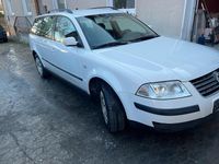 Gebraucht VW Passat 131 PS (96 kW) 2001 Weiß Kombi