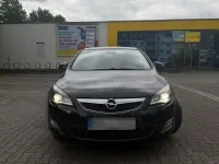 Usata Opel Astra Edition 179 CV (131 kW) 2012 Nero Berlina