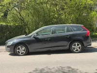 Gebraucht Volvo V60 Momentum 136 PS (100 kW) 2014 Schwarz Kombi