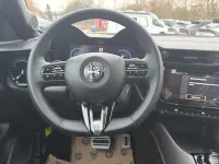 Neu Alfa Romeo Junior 136 PS (100 kW) 2025 Grigio arese SUV