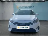 Używany Kia Ceed 99 KM (72 kW) 2025 Biały Hatchback