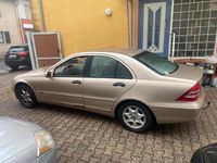 Gebraucht Mercedes C180 143 PS (105 kW) 2002 Gold Limousine