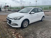 Gebraucht Hyundai i20 75 PS (55 kW) 2016 Weiß Kleinwagen