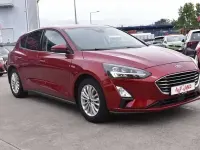 Gebraucht Ford Focus Titanium 125 PS (91 kW) 2020 Rot Limousine