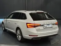 Gebraucht Skoda Superb LAURIN & KLEMENT 200 PS (147 kW) 2023 Weiss Kombi