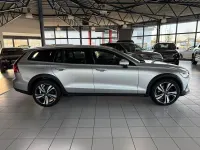 Gebraucht Volvo V60 CC Basis 190 PS (139 kW) 2019 Silber Kombi