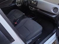 Gebraucht Toyota Yaris 69 PS (50 kW) 2015 Weiß Kleinwagen