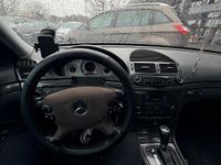 Gebraucht Mercedes E270 Avantgarde 225 PS (165 kW) 2002 Schwarz Limousine