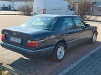Gebraucht Mercedes E230 132 PS (97 kW) 1992 Schwarz Limousine