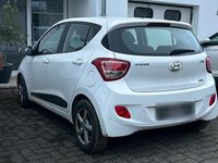 Gebraucht Hyundai i10 87 PS (63 kW) 2015 Weiß Kleinwagen