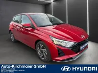 Neu Hyundai i20 Blackline 90 PS (66 kW) 2026 Rot Kleinwagen