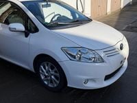 Gebraucht Toyota Auris 99 PS (72 kW) 2012 Weiß Kleinwagen