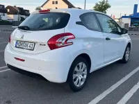 Gebraucht Peugeot 208 Access 68 PS (50 kW) 2013 Weiß Kleinwagen