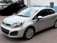 Gebraucht Kia Rio 85 PS (62 kW) 2012 Silber Kleinwagen