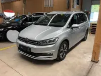 Gebraucht VW Touran Highline 150 PS (110 kW) 2023 Silber Van / Kleinbus