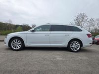 Gebraucht Skoda Superb Style 190 PS (139 kW) 2016 Weiß Kombi