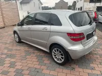 Gebraucht Mercedes B180 109 PS (80 kW) 2011 Silber Kleinwagen