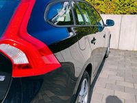 Gebraucht Volvo V60 150 PS (110 kW) 2016 Schwarz Kombi