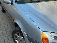 Gebraucht Ford Fiesta 60 PS (44 kW) 2001 Grau Kleinwagen