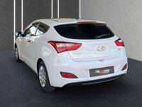 Gebraucht Hyundai Coupé Classic 99 PS (72 kW) 2014 Creamy white / sol Coupé