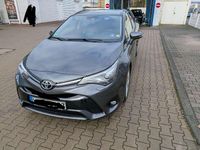 Gebraucht Toyota Avensis 147 PS (108 kW) 2017 Grau Kombi