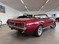 Używany Ford V8 249 KM (183 kW) 1968 Czerwony Kabriolet