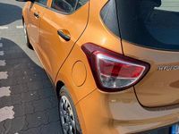 Gebraucht Hyundai i10 67 PS (49 kW) 2017 Orange Kleinwagen