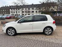 Gebraucht VW Golf VII Match 105 PS (77 kW) 2012 Weiß Limousine
