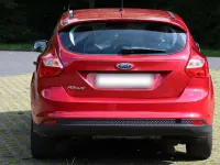Gebraucht Ford Focus 116 PS (85 kW) 2011 Rot Limousine