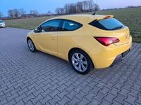 Gebraucht Opel Astra GTC Edition 179 PS (131 kW) 2012 Gelb Limousine