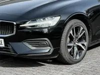 Gebraucht Volvo V60 163 PS (119 kW) 2023 Black solid / solid Kombi