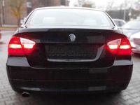 Gebraucht BMW 318 129 PS (94 kW) 2006 Schwarz Limousine