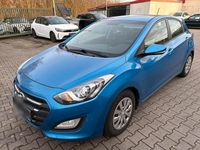 Gebraucht Hyundai i30 110 PS (80 kW) 2015 Blau Limousine