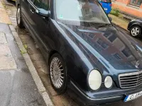 Gebraucht Mercedes E270 173 PS (127 kW) 2001 Blau Limousine