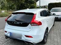 Gebraucht Volvo V40 R-Design 120 PS (88 kW) 2015 Weiß Limousine
