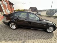 Gebraucht BMW 318 143 PS (105 kW) 2008 Schwarz Limousine
