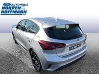 Gebraucht Ford Focus Titanium 125 PS (91 kW) 2024 Moondustsilver Limousine