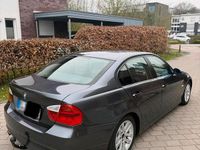 Gebraucht BMW 318 129 PS (94 kW) 2007 Grau Limousine