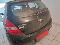 Gebraucht Hyundai i20 77 PS (56 kW) 2012 Schwarz Kleinwagen
