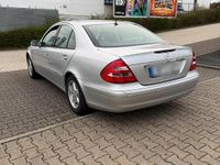 Second-hand Mercedes E240 177 CP (130 kW) 2002 Argintiu Berlinǎ