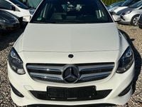 Używany Mercedes B180 109 KM (80 kW) 2018 Biały Minivan
