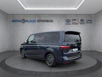 Gebraucht VW Multivan Style 150 PS (110 kW) 2024 Starlight blue Van / Kleinbus